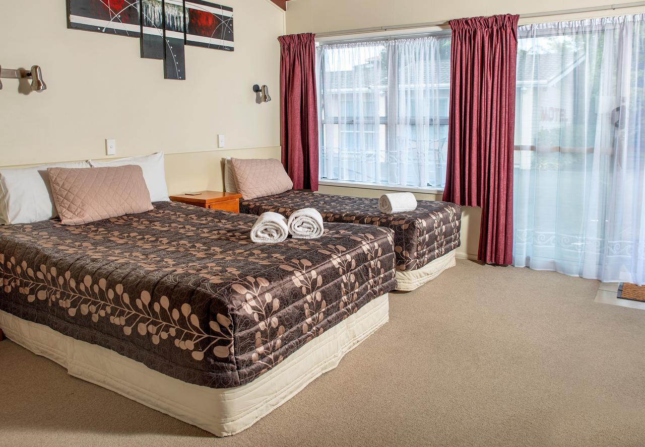 Tourist Court Motel Уакатане Экстерьер фото