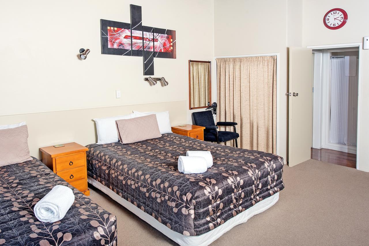 Tourist Court Motel Уакатане Экстерьер фото