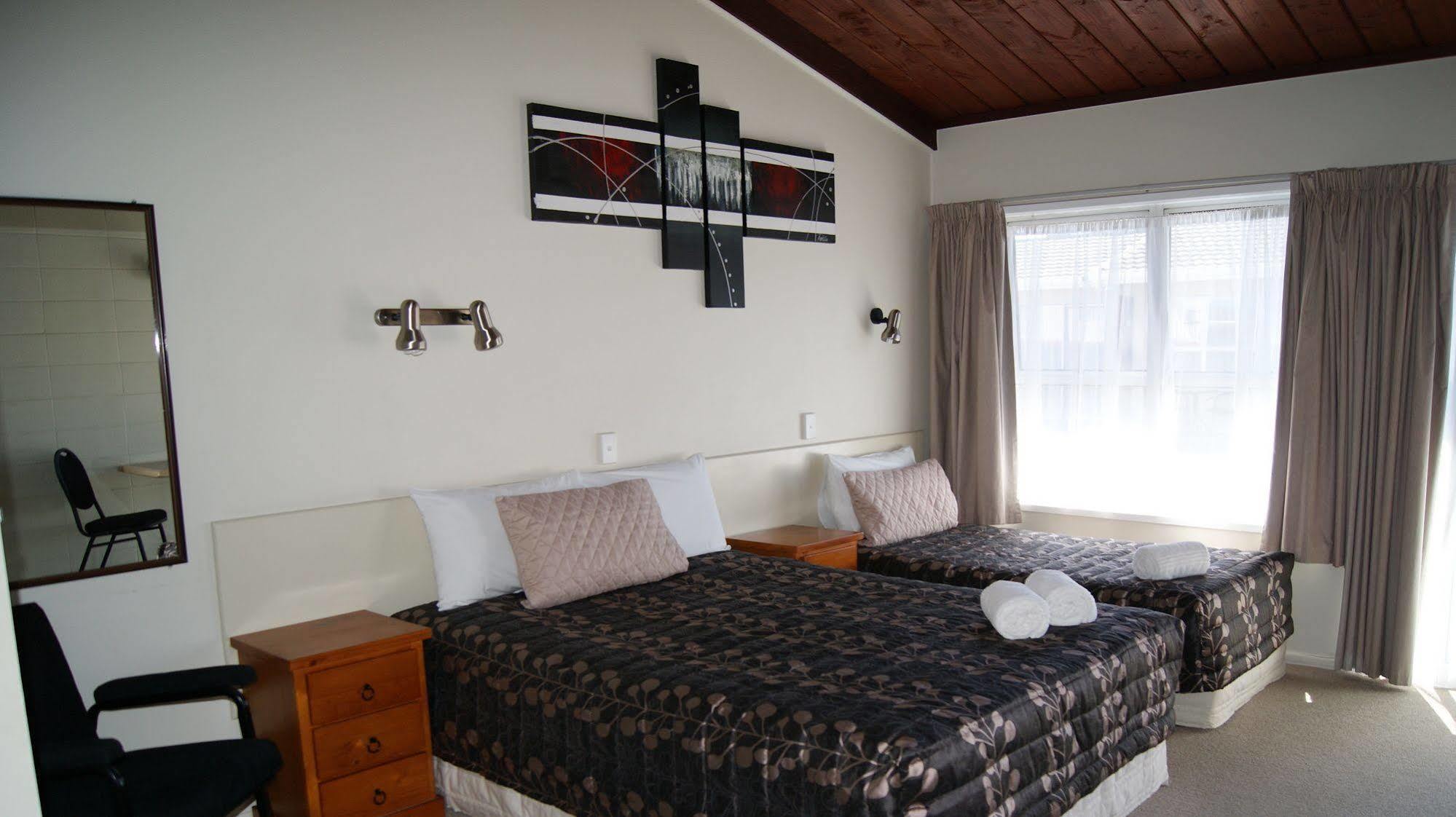 Tourist Court Motel Уакатане Экстерьер фото