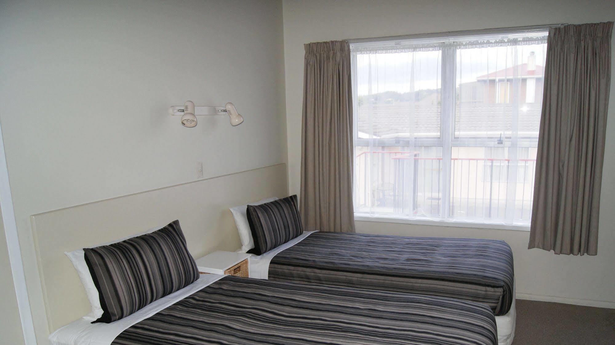 Tourist Court Motel Уакатане Экстерьер фото